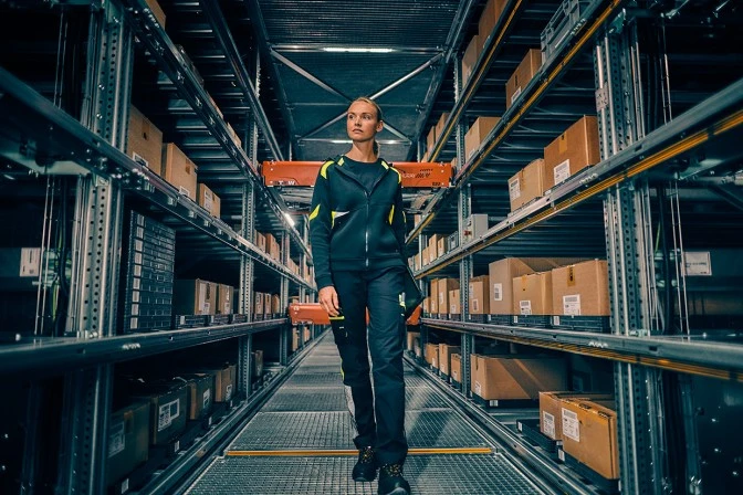 Comment bien choisir son vêtement professionnel femme ?